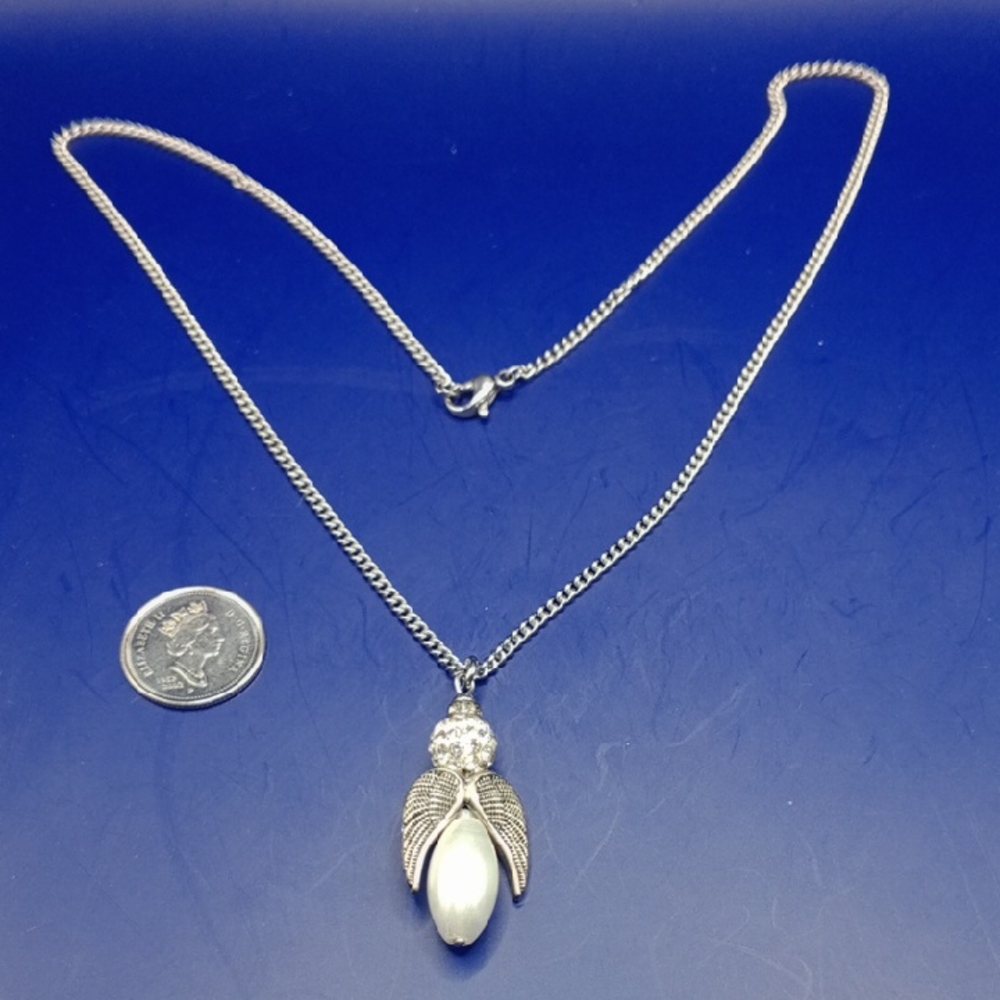 Elegant Silver Angel Wing Pendant Necklace